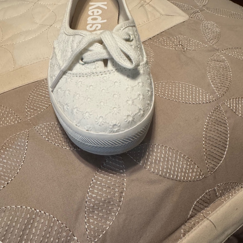 Keds Women's White Lace-Overlay Ballet Flats - Picture 3 of 7